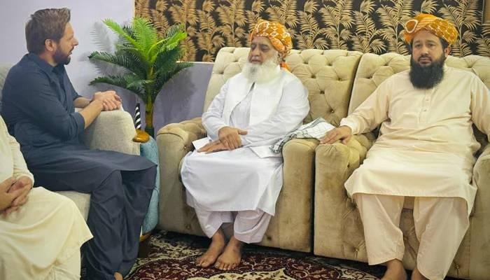 مولانا فضل الرحمن سے شاہد آفریدی کی ملاقات