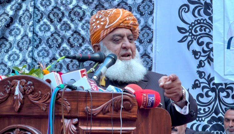 کسی شخص کے لئے ترمیم کے حق میں نہیں، مولانا فضل الرحمن