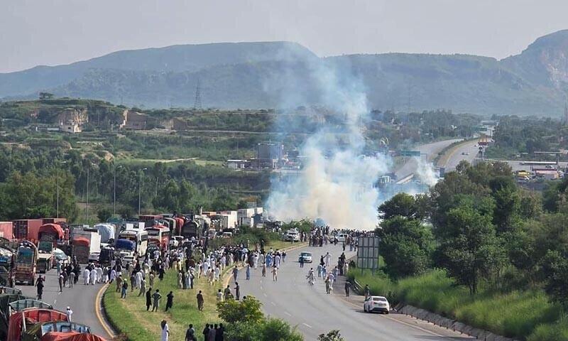 All roads to Rawalpindi closed after PTI workers clash with police