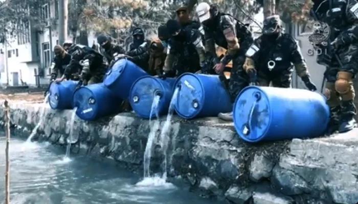 Afghan agents pour 3,000 litres of alcohol into Kabul canal