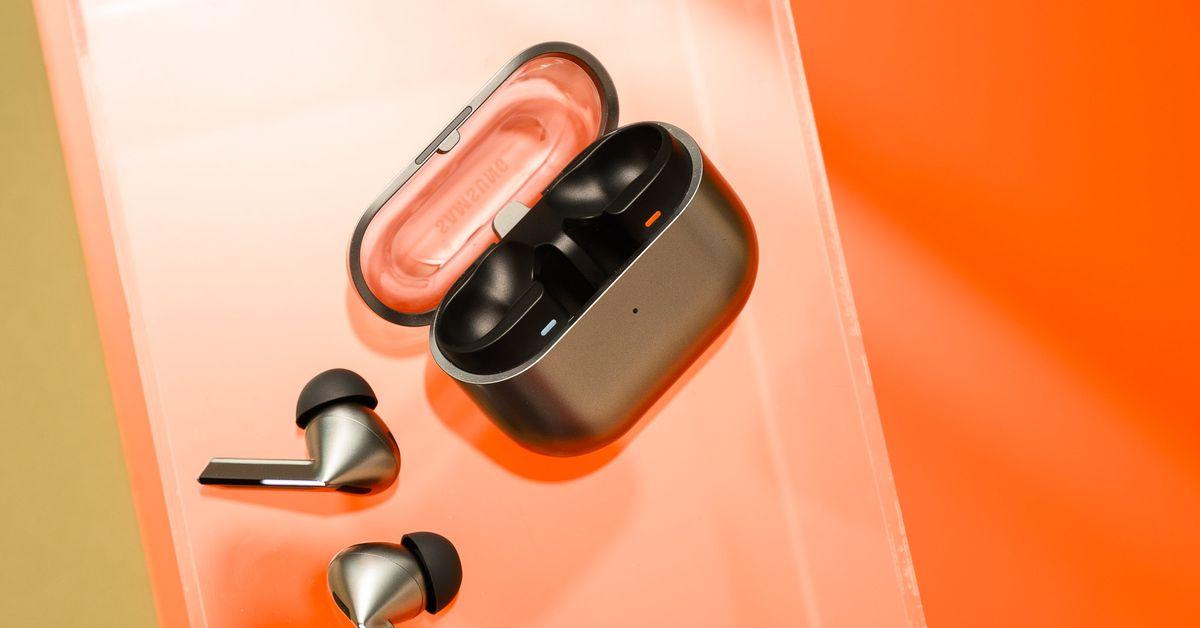 Samsung Galaxy Buds 3 Pro review: light ’em up