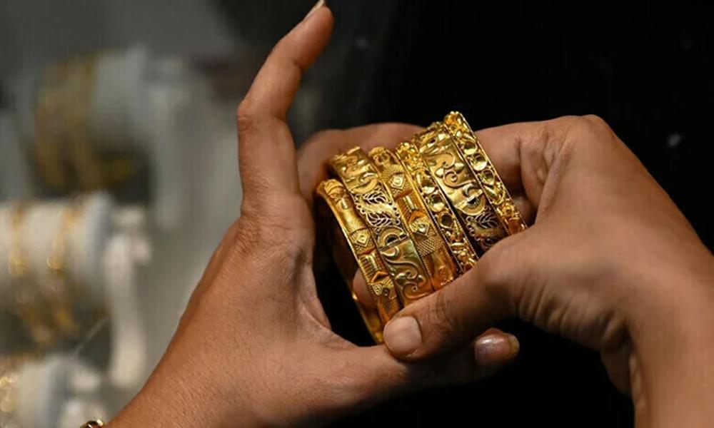 Gold price historic high by Rs700 per tola