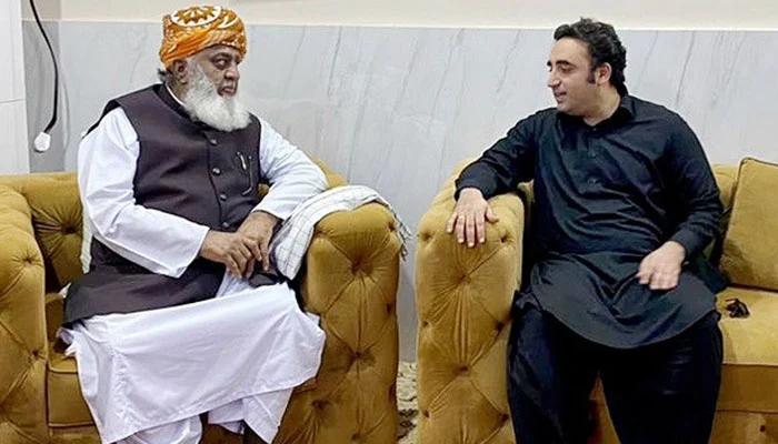 بلاول بھٹو زرداری کی   مولانا فضل الرحمان کے گھر آمد ، آئینی ترمیم کے حوالے سے تبادلہ خیال