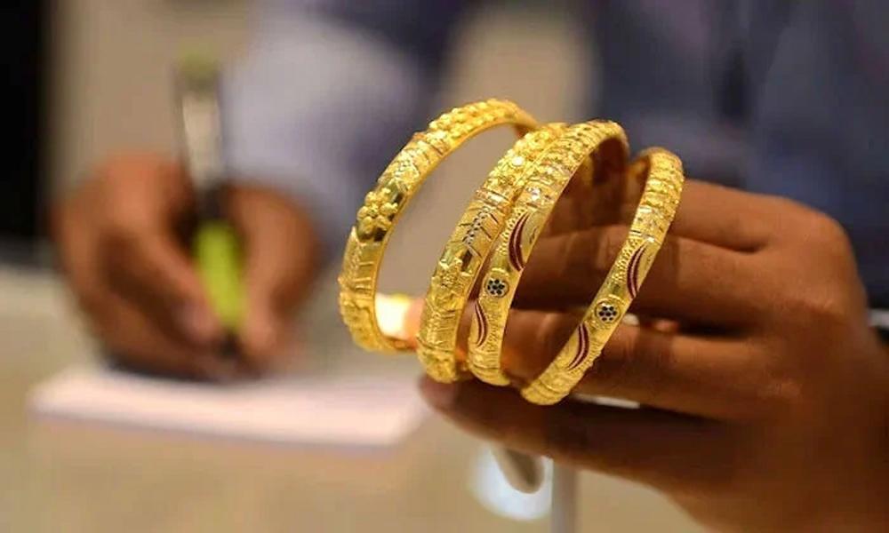 Gold prices surge constantly