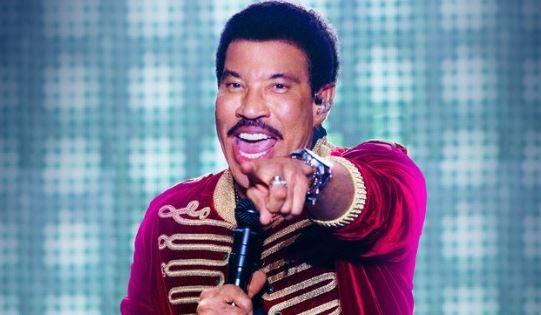 Lionel Richie likens touring to vacation as he announces Europe shows