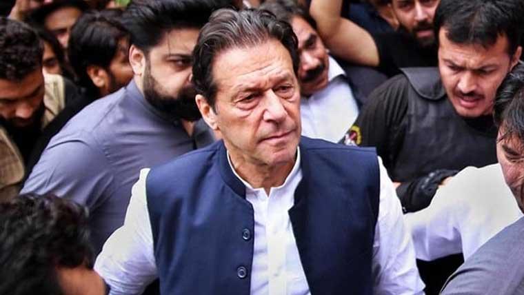 عمران خان سے ملاقات نہ کروانے پر توہینِ عدالت کی درخواست،  سپرنٹنڈنٹ جیل کو نوٹس
