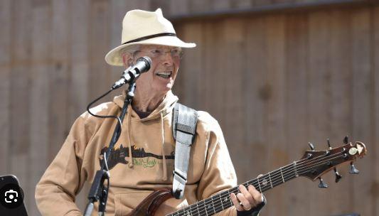 Phil Lesh, bassist and founder of Grateful Dead, dies