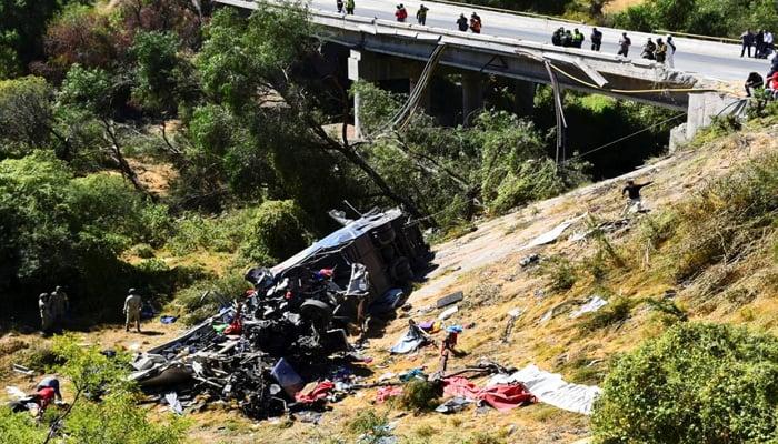 میکسیکو: بس مسافرکھائی میں گرنے سے 19 افراد جاں بحق