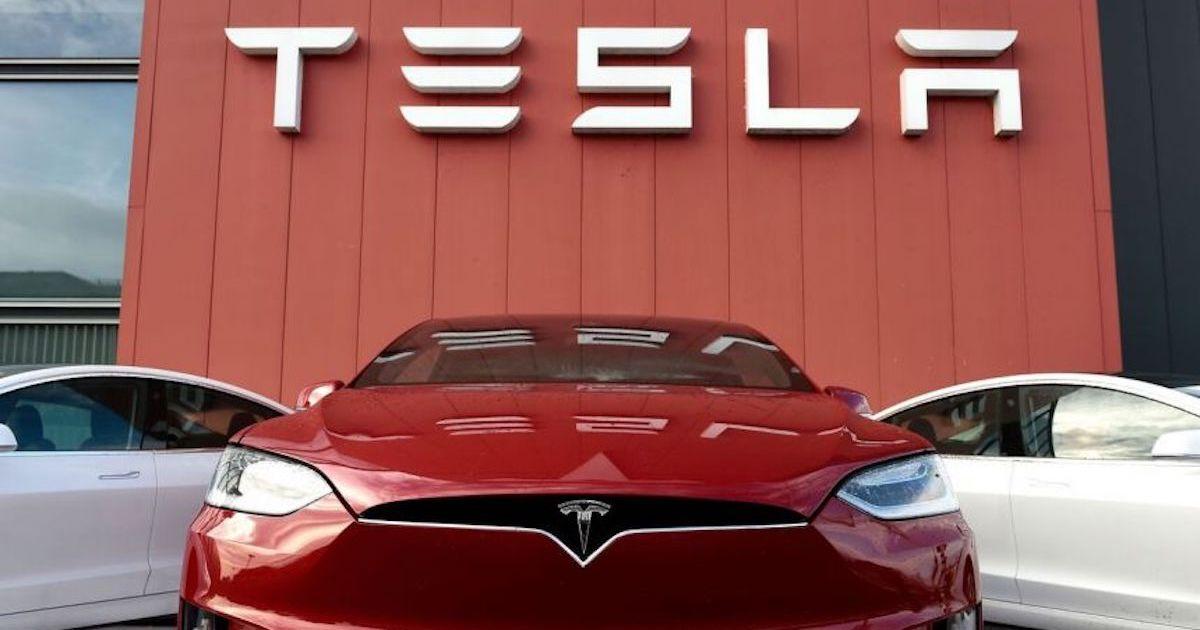 Tesla stock continues to rise following record vehicle deliveries in 2021