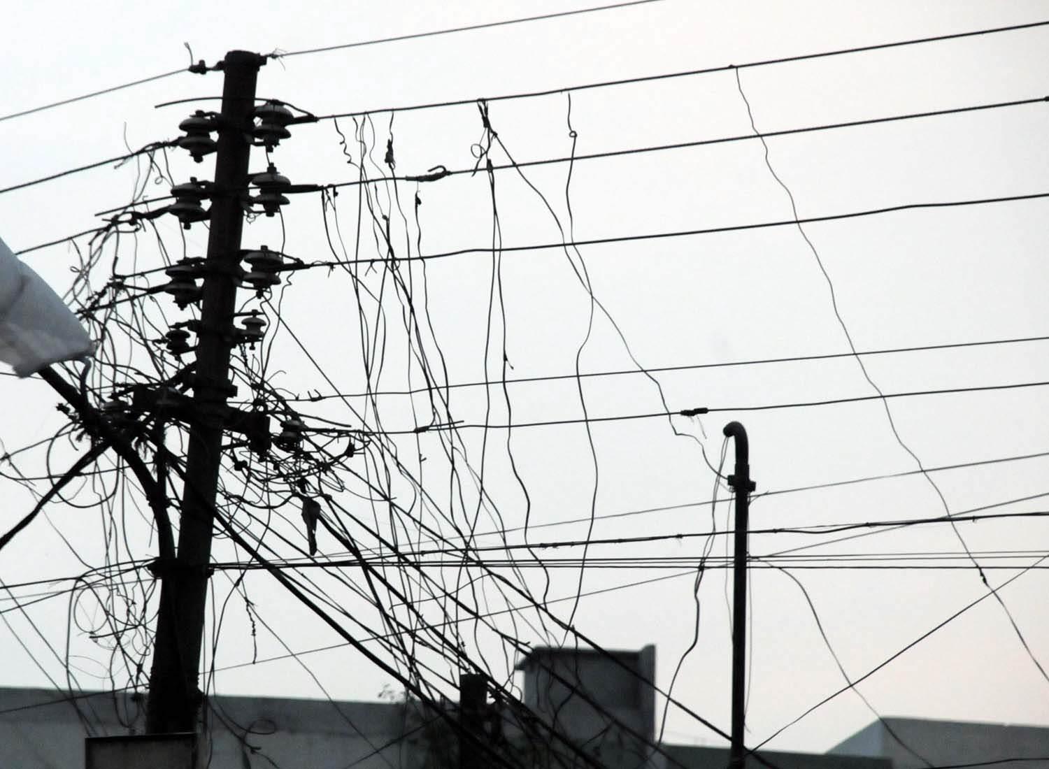 Four kids electrocuted as live wire falls on them
