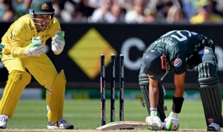 Cummins to the rescue as Australia grind past Pakistan in opening ODI