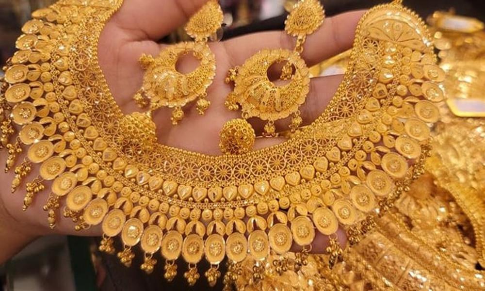 Gold prices rise after continuous decline