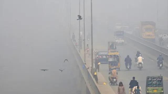 لاہور کی فضا میں خطرناک حد تک اضافہ، آلودہ ترین شہروں میں آج بھی سرفہرست