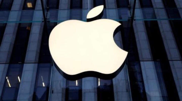 Apple becomes first company to hit $3 trillion market value, then slips