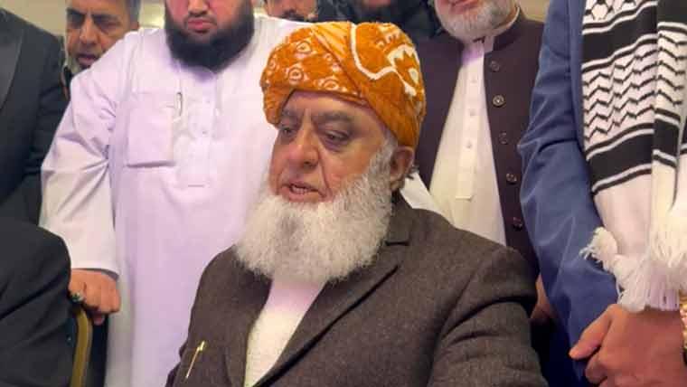 جمہوریت کی کمزوری میں سیاستدانوں کا بڑا ہاتھ ہے، مولانا فضل الرحمان