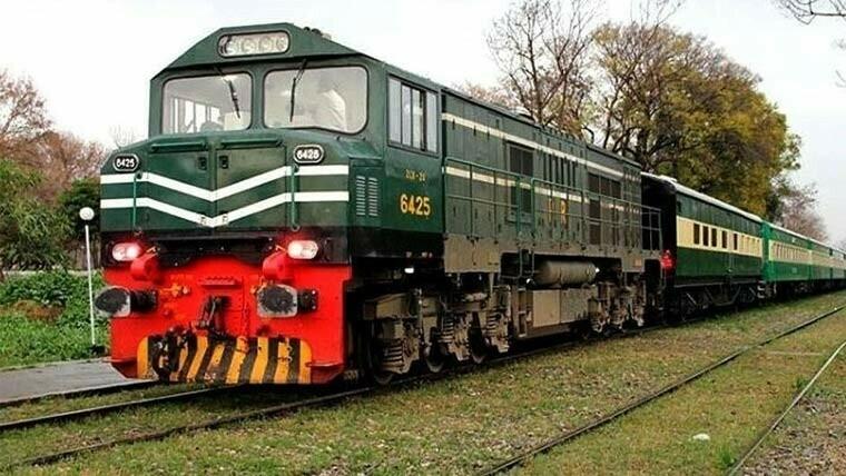 ٹرین کی ٹکر سے طالب علم جاں بحق