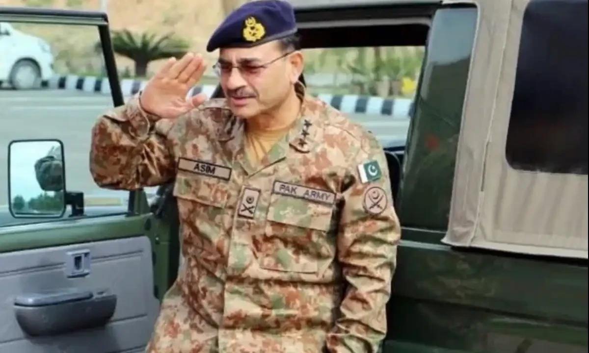 آئینی بینچ نے آرمی چیف کی مدت ملازمت میں توسیع کے خلاف درخواست خارج کر دی