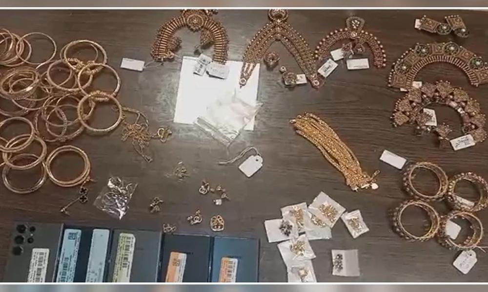 1kg gold, goods worth millions recovered from Dubai returned passenger