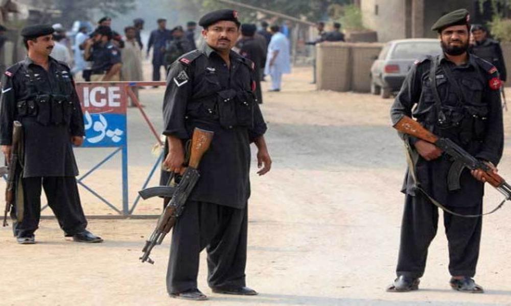 Seven injured in DI Khan police post attack