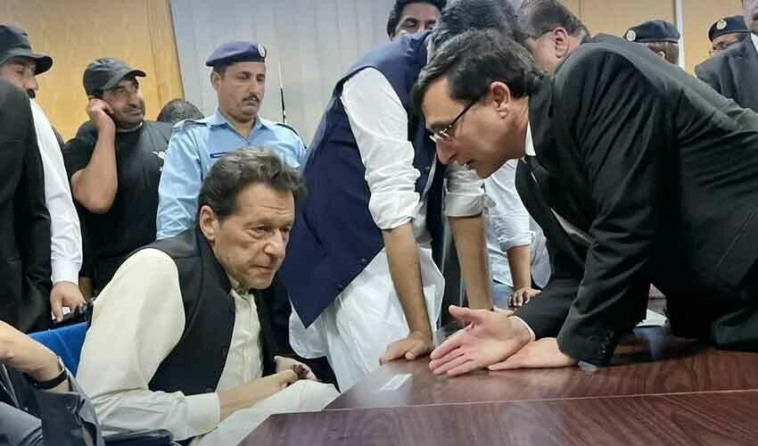 بیرسٹر گوہر کی بانی پی ٹی آئی سے اڈیالہ میں ملاقات، سیاسی صورتحال پر تبادلہ خیال