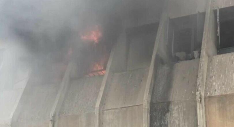 Fire erupts at Karachi’s Rimpa Plaza