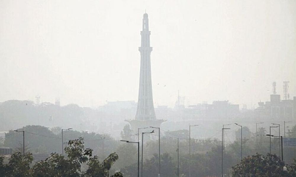 Winds push temperature down in Lahore