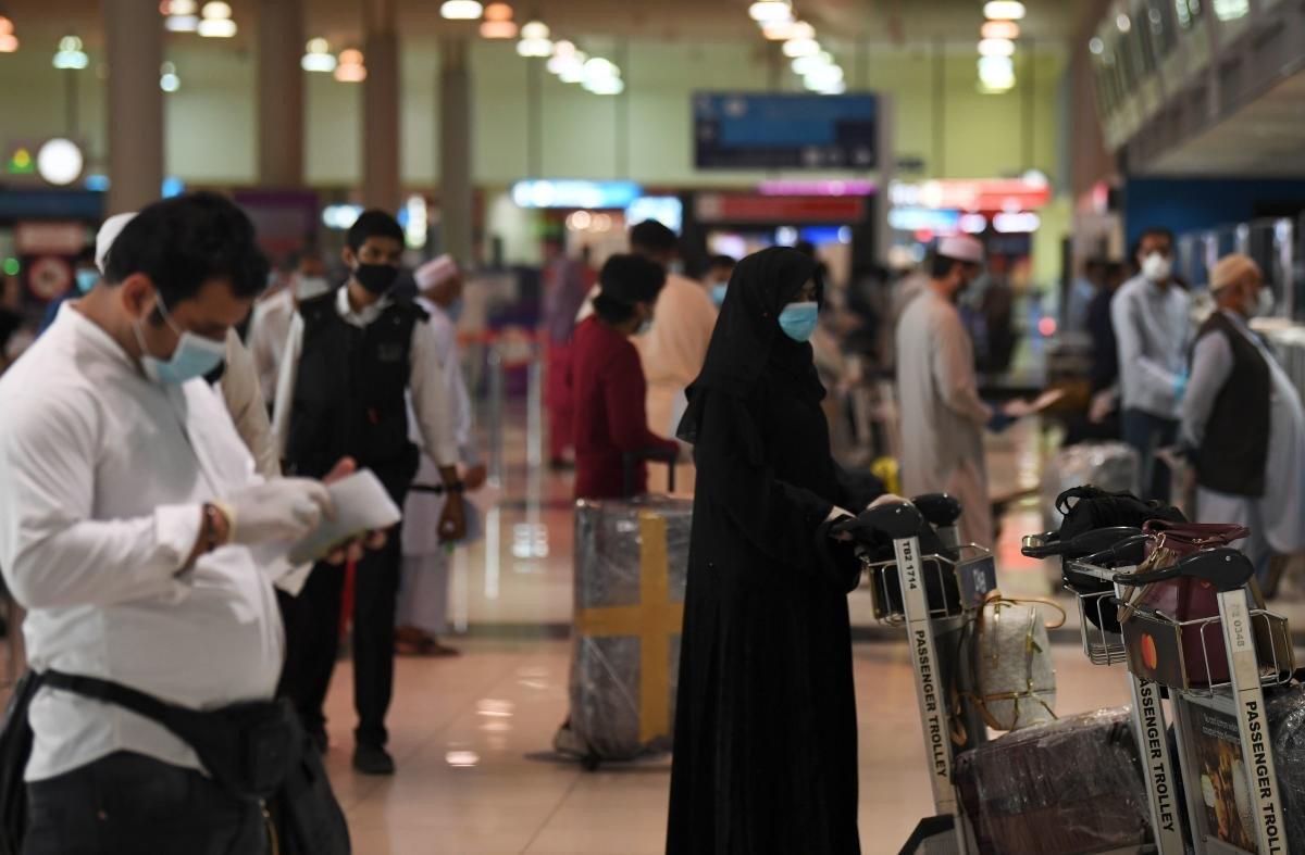 بیرون ملک سے کراچی پہنچنے والے 21 مسافروں میں کورونا کی تصدیق