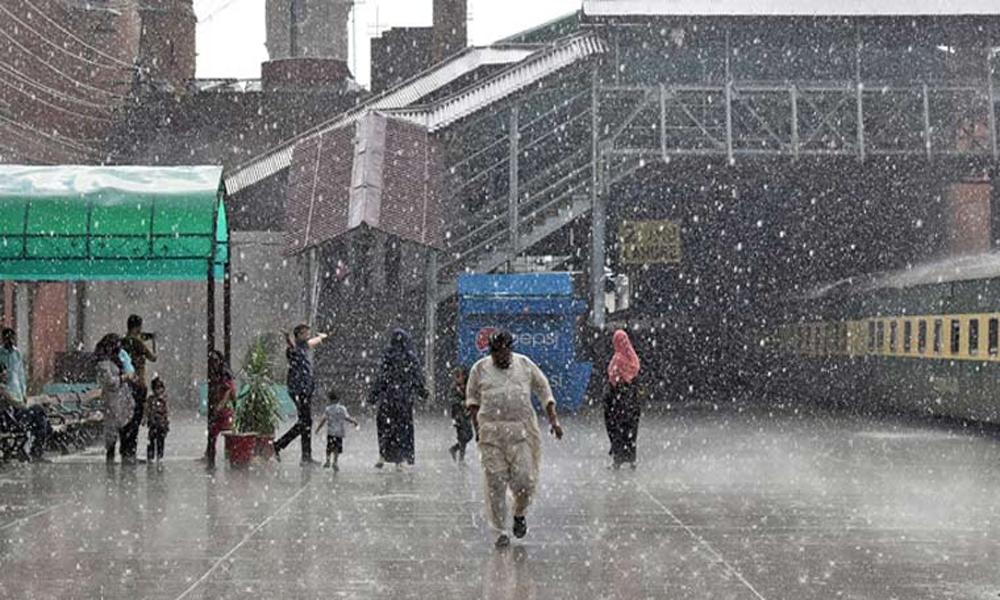 Cold intensifies across country, rain likely in Lahore today