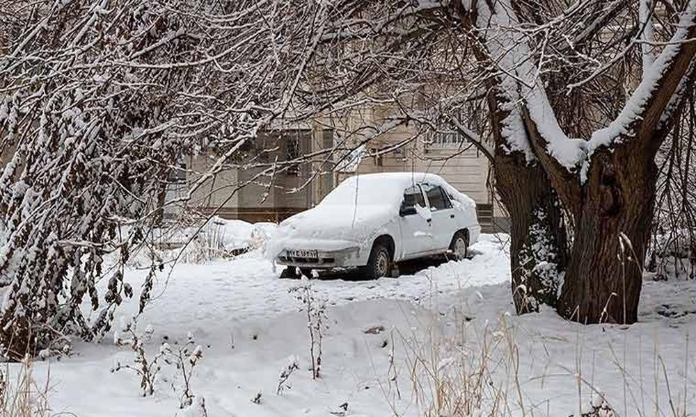 Snowfall in hilly areas of Azad Kashmir paralyzes life