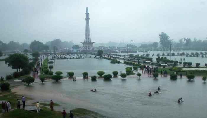 Lahore shivers as intermittent rain adds to winter chills 