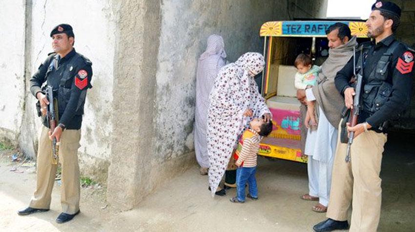 Cop martyred in attack on polio vaccination team in Karak