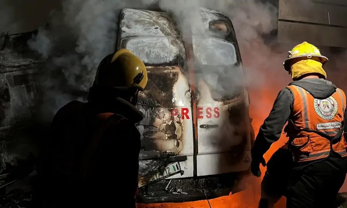غزہ :اسرائیلی فوج کا فلسطینی ٹی وی چینل کی گاڑی پرحملہ، 5 صحافی شہید