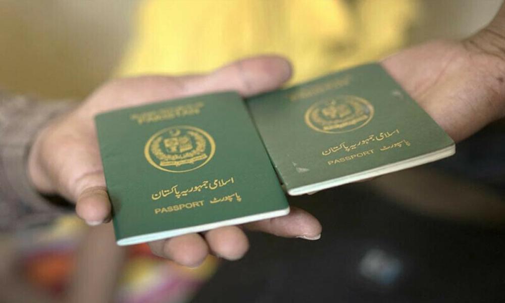 Govt blocks passports of 10,000 Pakistanis involved in crimes in Iran