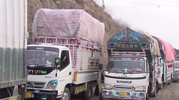 کرم امن معاہدے کےبعد پہلا قافلہ اشیاء خورونوش لیکر ٹل سے پاراچنار روانہ