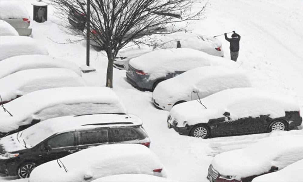 Blizzard disrupts life in central US, UK