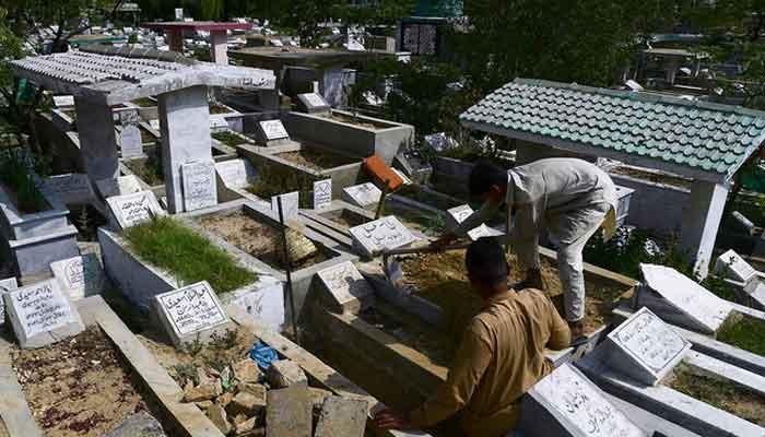 کراچی: قبرستانوں میں تدفین کیلئے سرکاری نرخ مقرر ،لواحقین کتنی رقم ادا کریں گے؟