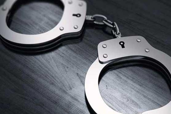 پشاورپولیس کی بڑی تعداد میں غیرقانونی اسلحہ سمگل کرنے کی کوشش ناکام ، ملزم گرفتار