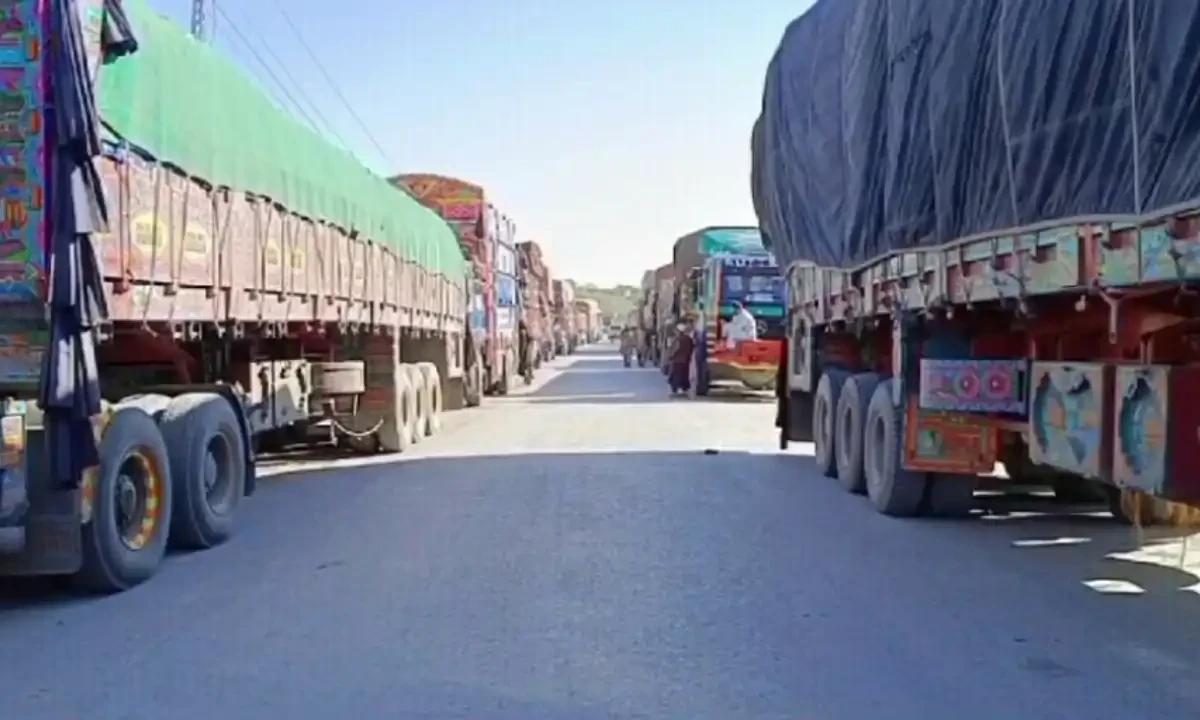 پاراچنار جانے والے گاڑیوں کے قافلے پر ایک بار پھر فائرنگ