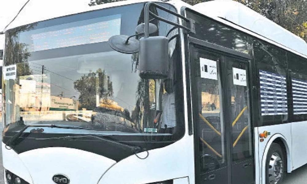 27 smoke-free electric buses to run in Lahore 