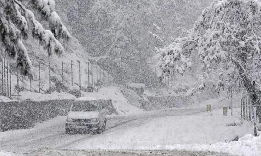 Cold intensifies, Balochistan's roads closed due to heavy snowfall