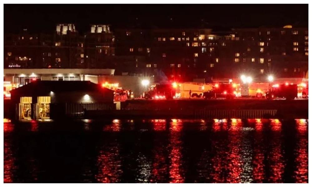 18 killed as plane crashes into river after colliding with military helicopter in Washington