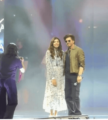 Shah Rukh Khan's heartwarming moment with Pakistani fan goes viral