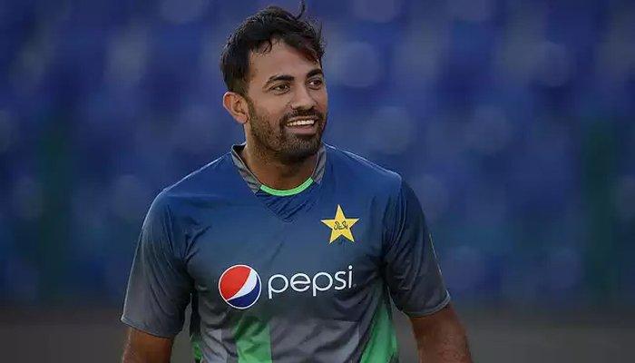 فاسٹ بولر وہاب ریاض سڑک پر کھڑے ہوکر چنے بھوننے لگے،ویڈیو وائرل