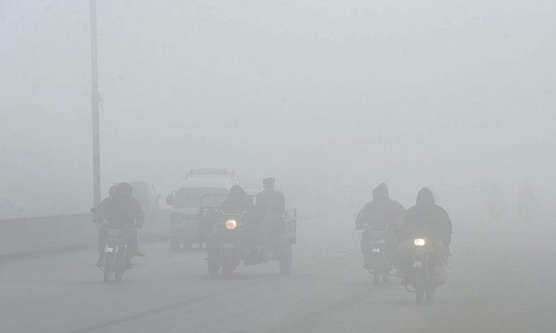 ملک کے مختلف حصوں میں شدید دھند 