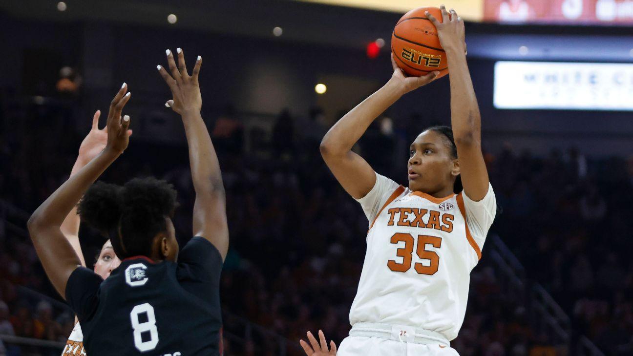 Texas ends S. Carolina's 57-game SEC win streak