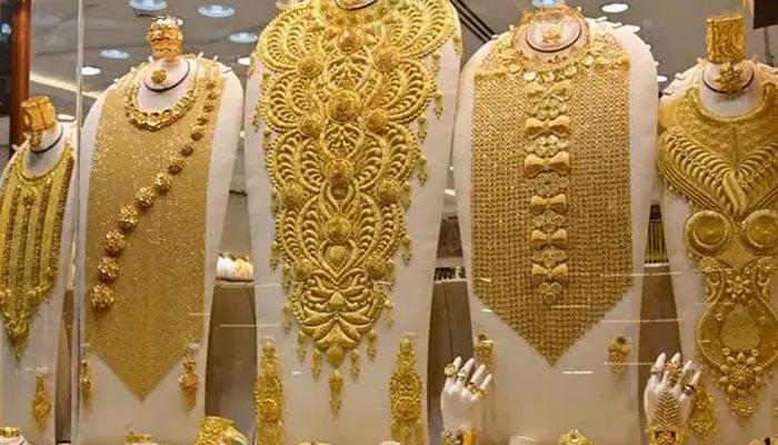 Gold price drops by Rs1,600 after reaching record high