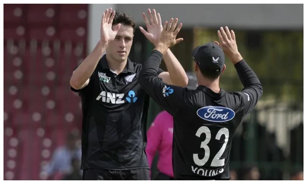 New Zealand beat Pakistan by five wickets to win tri-series