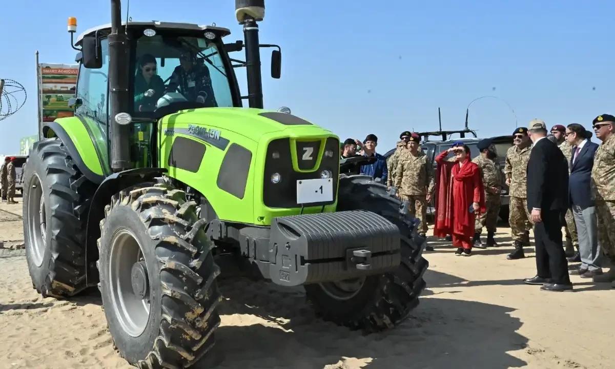 کسانوں کو تمام زرعی سہولیات ایک چھت تلے فراہم کرنے کیلئے ’گرین پاکستان‘ منصوبے کا آغاز کر دیا گیا