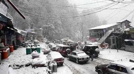 Rain, snowfall in Punjab, KP, Astore and Azad Kashmir, tourists stranded