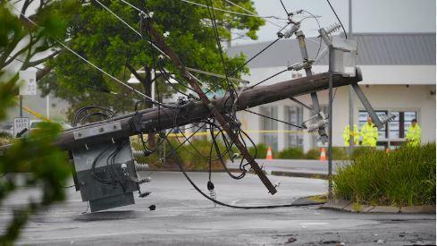 Thousands without power as cyclone Alfred strikes Queensland